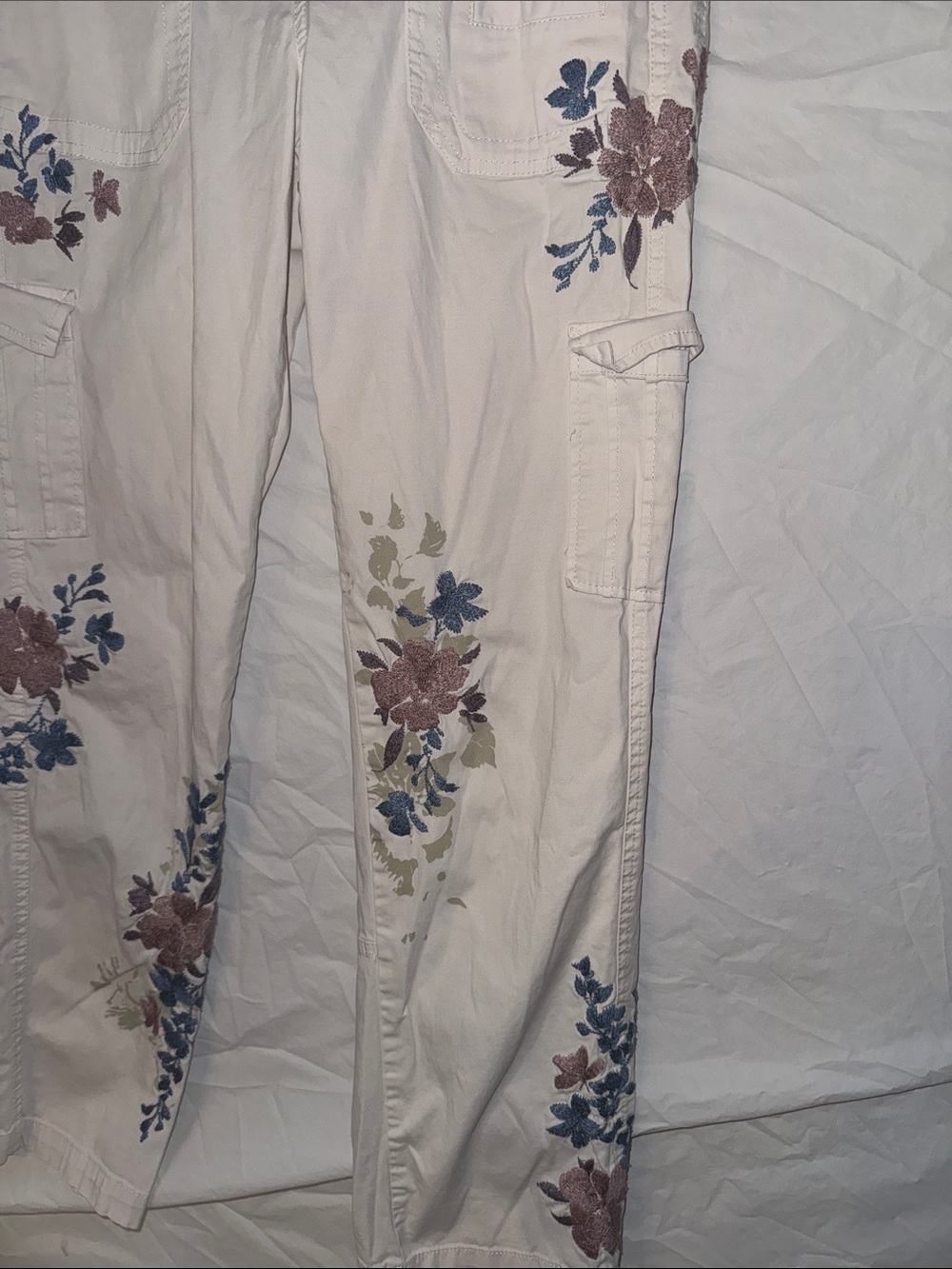 Sundance Cream Straight-Leg Pants with Blue and Pink Floral Embroidery - Picture 5 of 6
